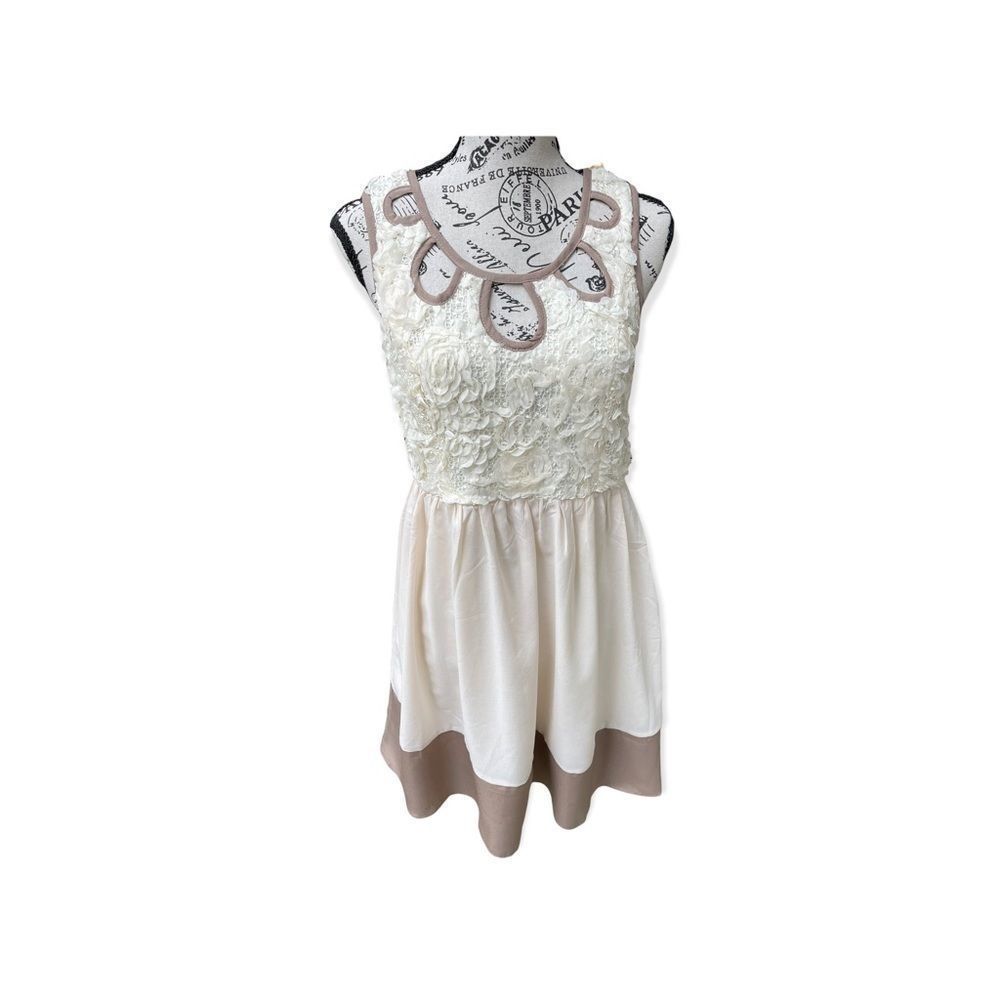 NWT A’Reve gorgeous floral sleeveless dress with cut out neckline  size S